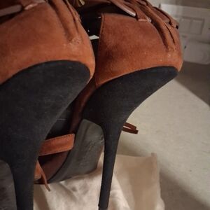 FRESH OUT BOX LIKE NEW RUST Suede STUD Heels 4 INCHES
